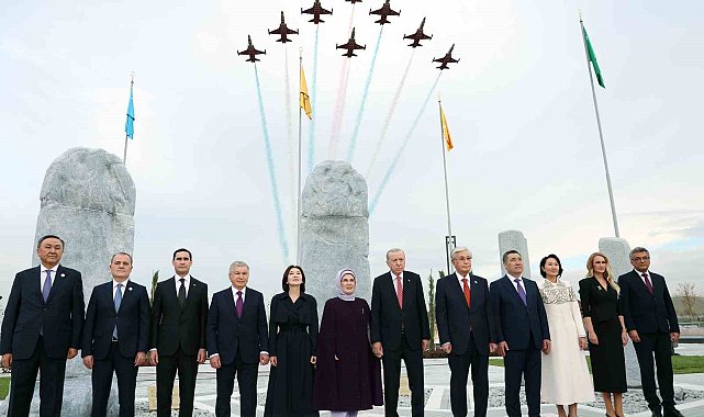 Cumhurbaşkanı Erdoğan ve Türk dünyası liderleri Medeniyet Parkı'nda fidan dikti