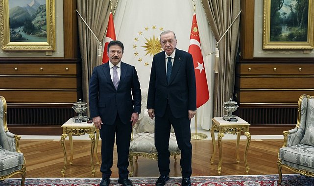 Cumhurbaşkanı Recep Tayyip Erdoğan, Türkiye Esnaf ve Sanatkârları Konfederasyonu Genel Başkanı Mehmet Yiğiner'i Cumhurbaşkanlığı Külliyesi'nde kabul etti.