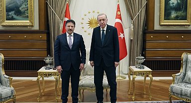 Cumhurbaşkanı Recep Tayyip Erdoğan, Türkiye Esnaf ve Sanatkârları Konfederasyonu Genel Başkanı Mehmet Yiğiner'i Cumhurbaşkanlığı Külliyesi'nde kabul etti.