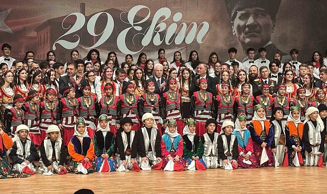 Cumhuriyet Bayramı'nın 103. yıl dönümü Şişli'de düzenlenen törenle kutlandı