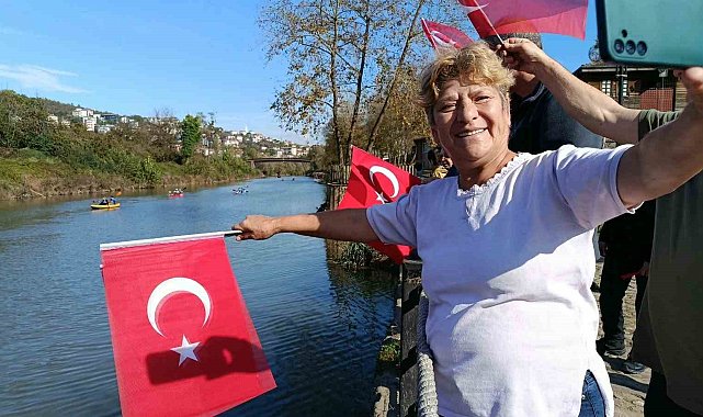 Cumhuriyet coşkusu kanolarla Bartın Irmağı'na taşındı