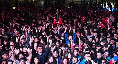 Cumhuriyet coşkusu Kocaeli'de yağmur tanımadı