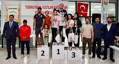 Cumhuriyet coşkusu kortlara taşındı