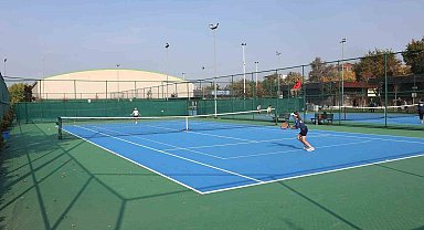 Cumhuriyet coşkusu tenis kortlarına taşındı
