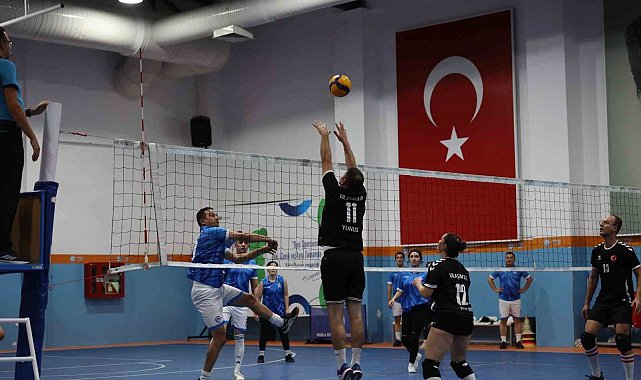 Cumhuriyet Kupası'nda büyükşehir personeli sahada buluştu