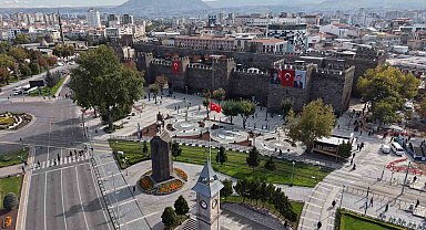 Cumhuriyet Meydanı'nın çehresi değişiyor