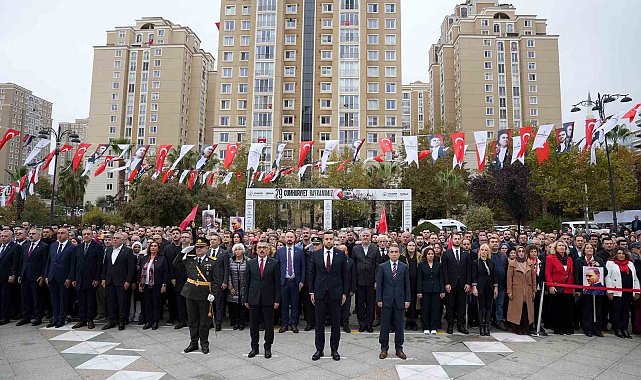 Cumhuriyetin 103'üncü yaşı Ataşehir'de resmi törenle kutlandı