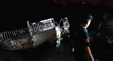 Defne'de Asi Nehri'ne düşen araçtaki 2 kişi yaralandı