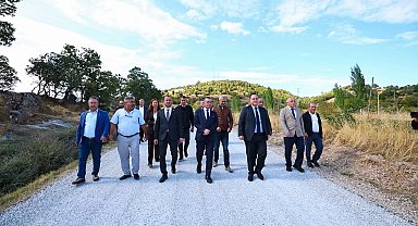 Demirci'de 12 mahalleye ulaşım sağlayan yola yakın mercek