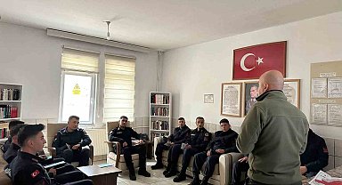 Demirözü'nde jandarma personeline kaçak avcılıkla mücadele eğitimi verildi