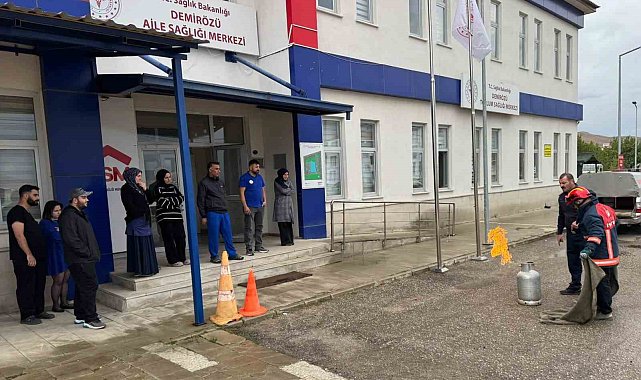 Demirözü'nde sağlık personeline yangın eğitimi verildi