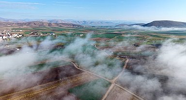 Demirözü'nde sis bulutları ovaya yayıldı
