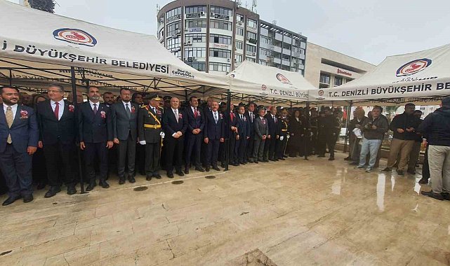 Denizli'de Cumhuriyet Bayramı kutlamaları çelenk töreniyle başladı
