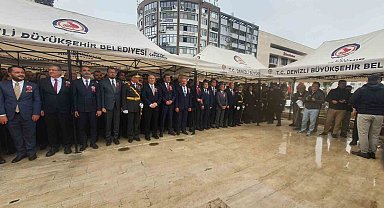 Denizli'de Cumhuriyet Bayramı kutlamaları çelenk töreniyle başladı