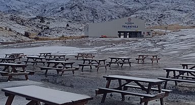 Denizli'ye mevsimin ilk karı düştü