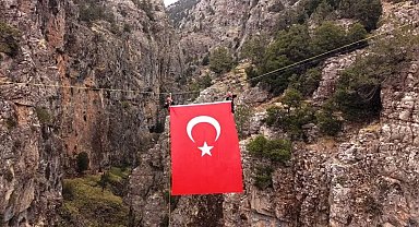 Denizli'de Cumhuriyet'e gökyüzünde anlamlı kutlama