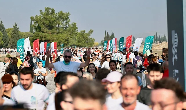 Denizli'de Lykos Yarı Maratonu rekoru! 20 bin kişi Pamukkale'de buluştu