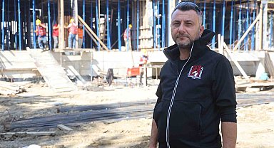 Depremde 2 evladını ve eşini kaybeden baba, 'Yeter ki çocuklar yaşasın' sloganıyla çıktığı yolda 5 eğitim yuvasının inşasını sürdürüyor