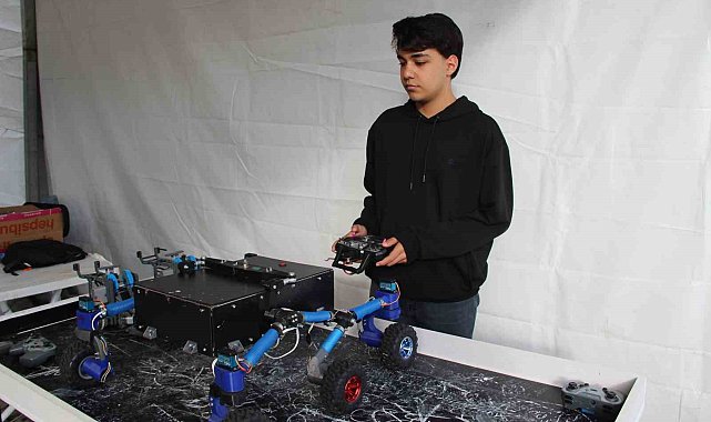 Depremi yaşayan lise öğrencisi arama kurtarma robotu geliştirdi