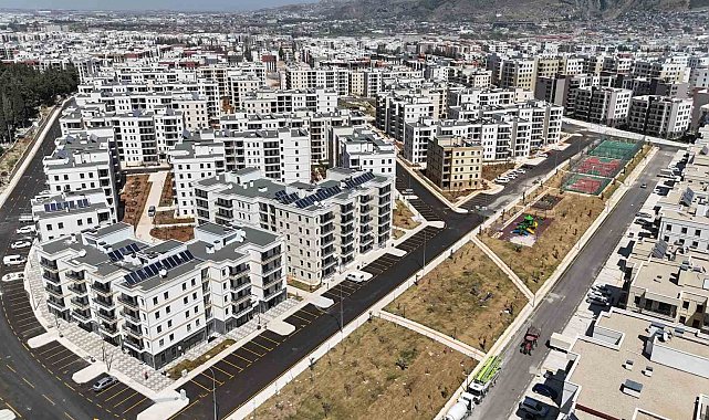 Depremin ardından çorak araziye dönen bölge depremzede vatandaşlara yuva oldu