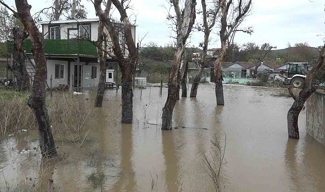 Dereler taştı, evleri ve iş yerlerini sular bastı