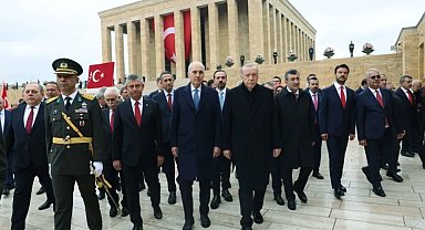 Devlet erkânı Anıtkabir'de