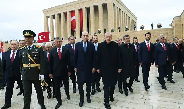 Devlet erkânı Anıtkabir'de