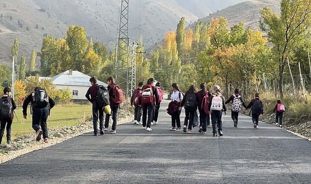 Devlet yatırımlarıyla İran sınırındaki vatandaşların 40 yıllık yol sorunu bitti