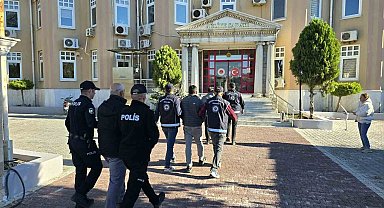 Didim'de 25 düzensiz göçmen yakalandı, 3 organizatör tutuklandı