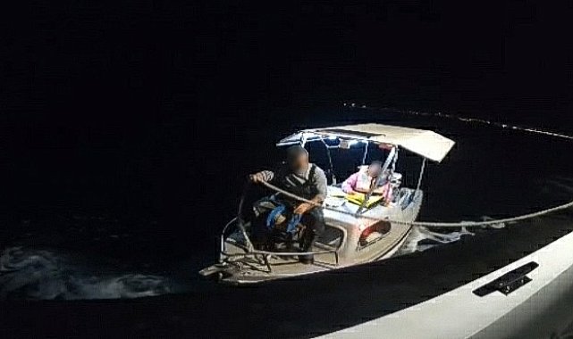 Didim'de sürüklenen teknedeki 2 kişi kurtarıldı