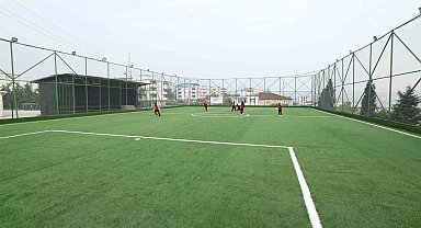 Diliskelesi'nde park ve halı saha yenileme çalışmaları sürüyor