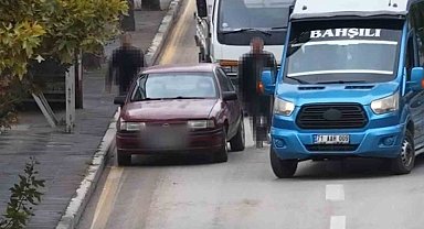 Direksiyonu yolcuya bırakıp yaya numarası yaptı: 80 bin lira ceza