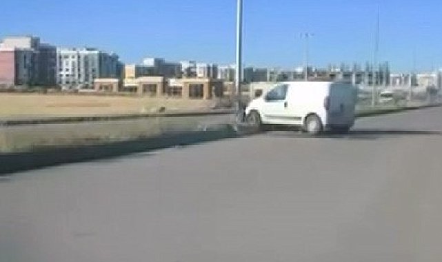 Diyarbakır'da araç refüje çıktı: 1 yaralı