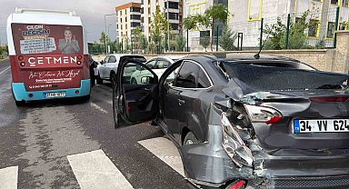 Diyarbakır'da halk otobüsü ile otomobil çarpıştı: 4 kişi yaralandı