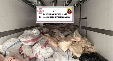 Diyarbakır'da insan sağlığına elverişsiz 8 ton hayvansal iç yağ ve sakatat ele geçirildi