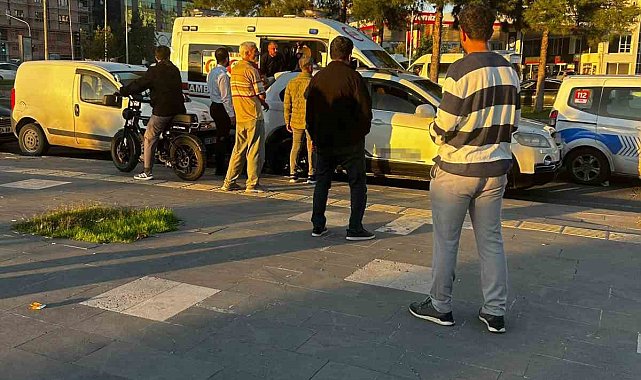 Diyarbakır'da kaza sonrası taraflar birbirine girerek caddeyi ringe çevirdi