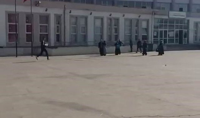 Diyarbakır'da KPSS heyecanı: Sınava yetişmek için var gücüyle koştular