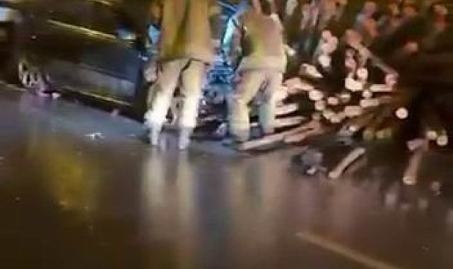 Diyarbakır'da otomobil kerestelerin arasına daldı: 2 yaralı