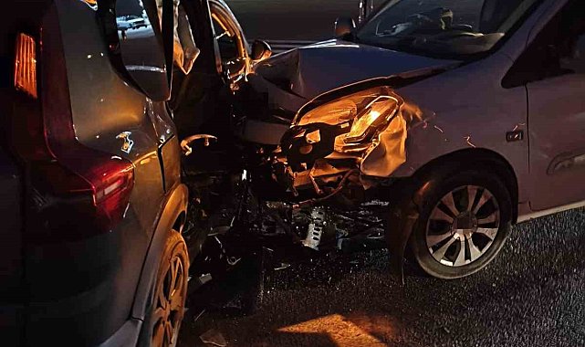 Diyarbakır'da otomobiller çarpıştı: 2 yaralı