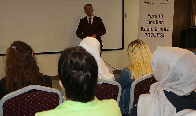 Diyarbakır'da "Yarının Umutları Kadınlarımız" Projesiyle kadınlar bilinçlendirildi