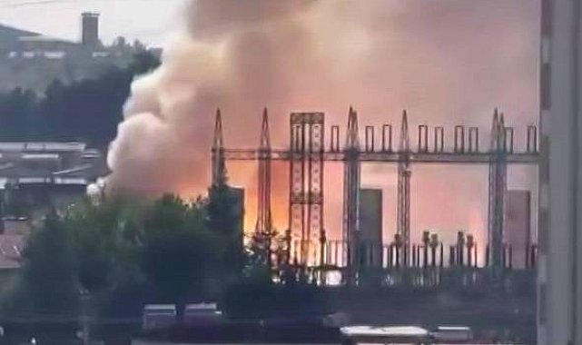Diyarbakır'da trafo bomba gibi patladı