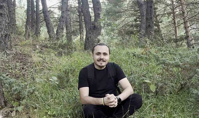 Doğa gezisinde fark etti, ormanın hayaleti kısa süre görünüp kayboldu