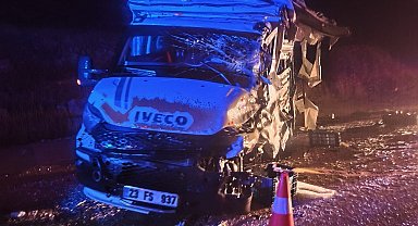 Doğanşehir'de tır ile minibüs çarpıştı: 1 yaralı