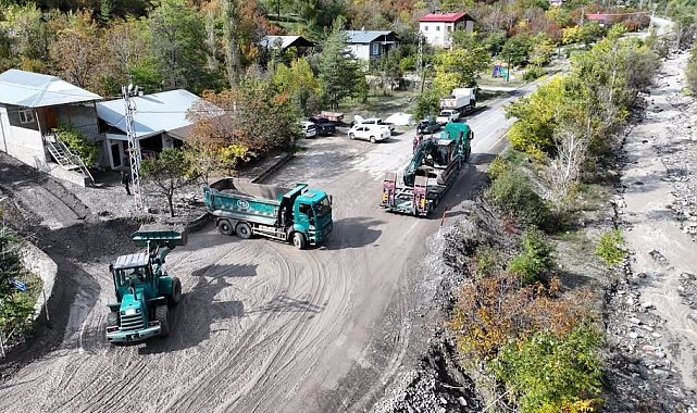 DSİ ekiplerinden Uzundere'deki sel ve rusubat birikintilerine gece gündüz müdahale