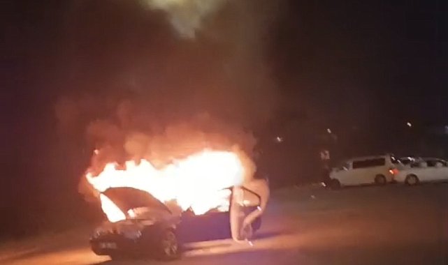 Düğün konvoyundaki otomobil alev aldı