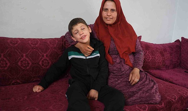 Dünyayı bulanık gören Ömer'in ameliyat sonrası, "Gözüm açılınca en çok annemi görmek istiyorum" sözleri hayat sevincini ortaya koydu