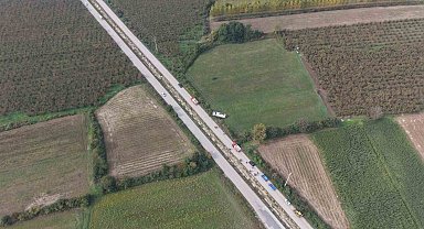 Düzce'de akaryakıt yüklü tanker devrildi