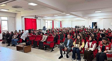 Düzce'de lise öğrencilerine Kızılay ve ilk yardım eğitimi verildi