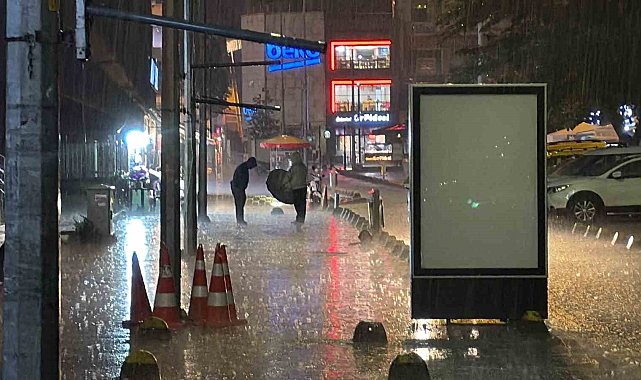 Düzce'de sağanak yağış şiddetini arttırdı