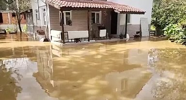 Düzce'de sağanak yağış su baskınlarına neden oldu